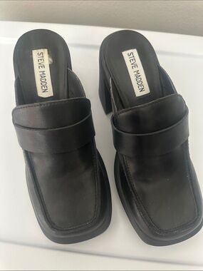 Steve Madden Black Leather Square-Toe Block Heel Mules